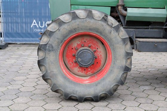 Tractor Fendt Favorit 612 LSA E Diesel 99kW 1984 Fendt Favorit 612 LSA E 1984 2 Tractor Units image 13