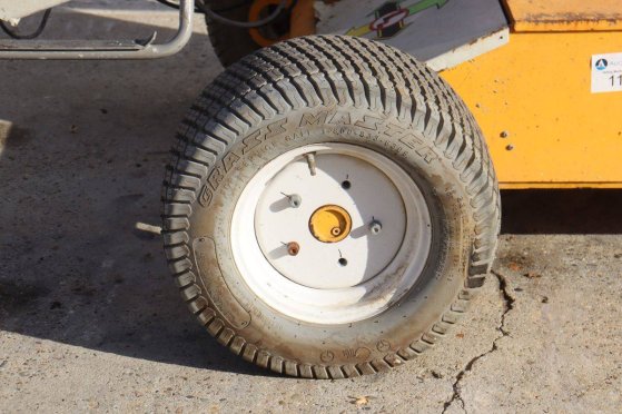 Nifty HR12 NE Articulated Boom Lift Electric 200kg 12m 2012 Nifty HR12 NE 2012 2 image 13