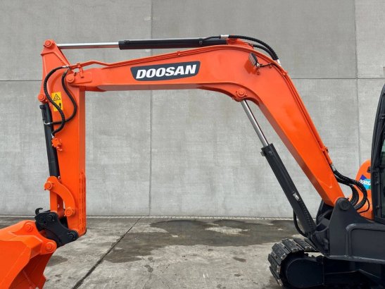 Doosan DX55-9C Diesel Midi Excavator 2018 Doosan DX55-9C 2018 2 image 13