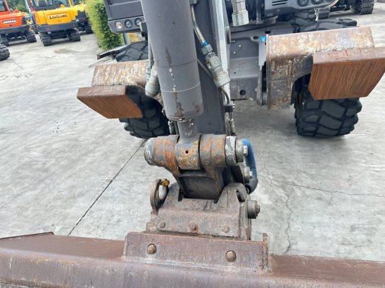 Tire crane Mecalac 12MTX Diesel 2016 Mecalac 12MTX 2016 2 Mobile Cranes image 28