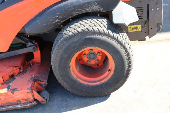 Kubota ZD326 Diesel Ride-on Mower ZD326 2 image 14