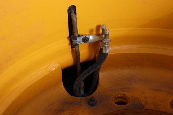 Batch of Nokian 11.00-20 tires with rims, 8 pieces Kia 2 Flatbed open trailers image 14