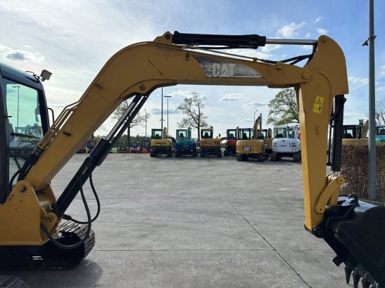 Midi excavator Caterpillar 305.5 Diesel 2013 305.5 2013 2 image 14
