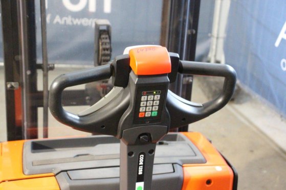 Stacker Toyota SWE120 Electric 1200kg 2.9m 2018 SWE120 2018 2 image 14