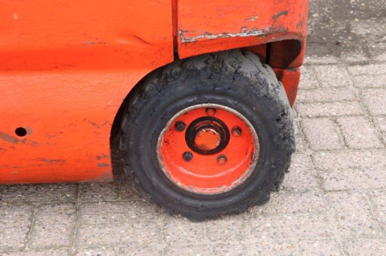 Linde E30/03/600 Electric Forklift 3000kg 4.5m 2005 E30/03/600 2005 2 Forklift image 14