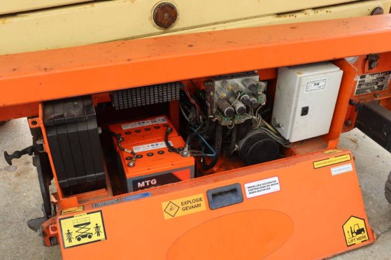 Scissor lift Holland Lift ECOSTAR HL-11816 Electric 13.8m 2013 Holland lift ECOSTAR HL-11816 2013 2 Scissor Lifts image 14