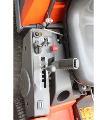 Husqvarna R 418Ts AWD Petrol Ride-on Mower (Margin) R 418Ts AWD 2014 2 image 29