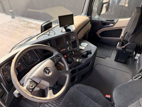 Box truck Truck Mercedes-Benz Actros 2645 6X2 Diesel 2016 Actros 2645 6X2 2016 2 image 14