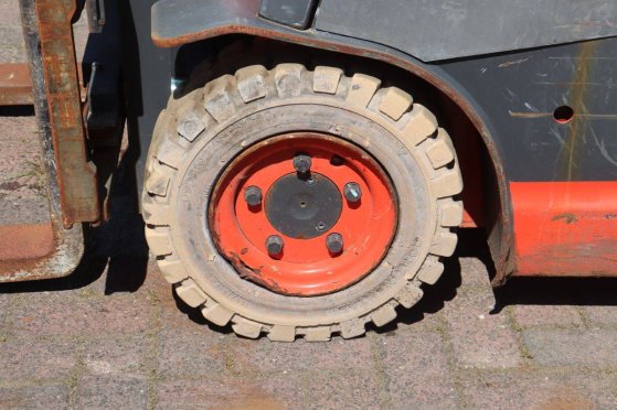 Linde E16 Electric Forklift 1600kg E16 2 Forklift image 13