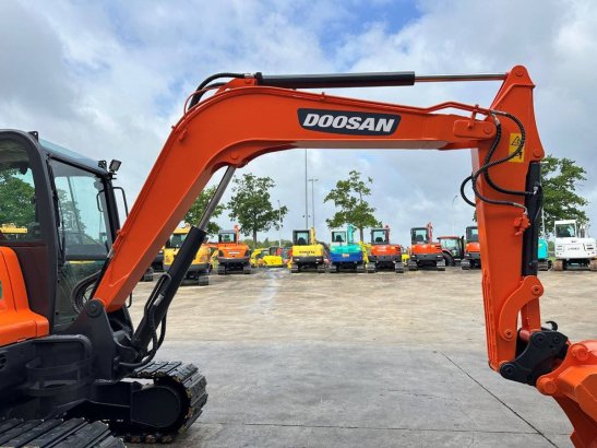 Doosan DX55-9CN Diesel Midi Excavator 2019 Doosan DX55-9CN 2019 2 Crawler Excavators image 14