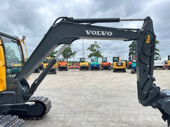 Midi excavator Volvo EC55B Diesel 2012 EC55B 2012 2 Crawler Excavators image 14