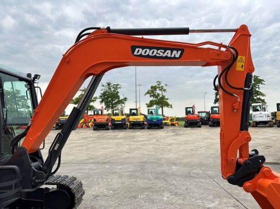 Doosan DX55-9CN Diesel Midi Excavator 2019 Doosan DX55-9CN 2019 2 Crawler Excavators image 15