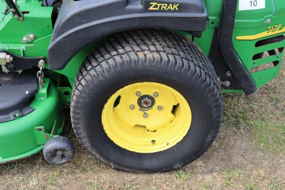 John Deere ZTRAK 717E Petrol Ride-on Mower 14.2kW John Deere ZTRAK 717E 2 image 14