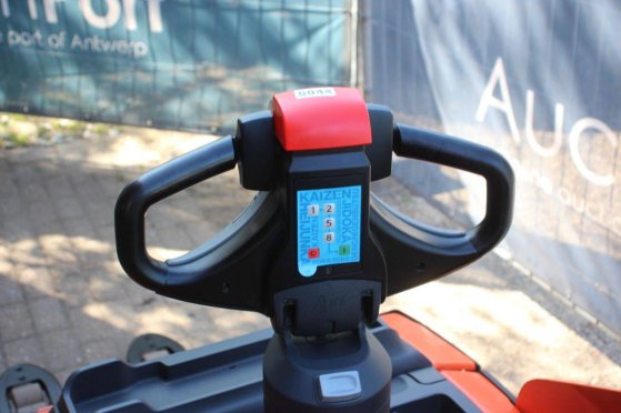 Toyota LPE200 Electric Pallet Truck 2000kg 2020 LPE200 2020 2 Pallet trucks image 14