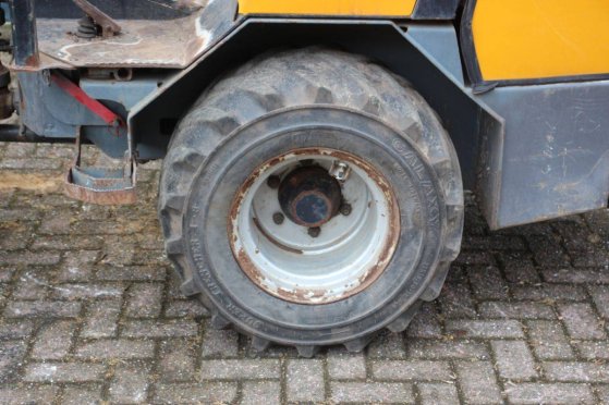 Articulated loader Giant V452T Diesel 26.5kW 2011 (Margin) Giant V452T 2011 2 Wheel Loaders image 14