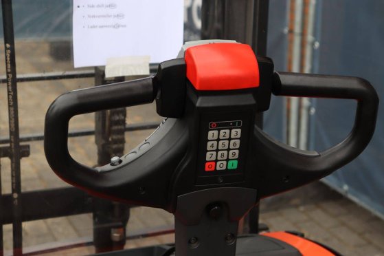Stacker BT SWE140L Electric 1400kg 2.65m 2016 BT SWE140L 2016 2 image 14
