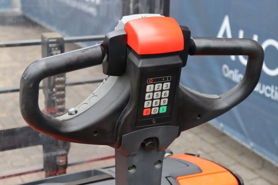 Stacker BT SWE140L Electric 1400kg 2.65m 2015 BT SWE140L 2015 2 image 14