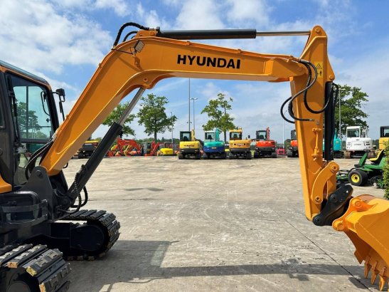 Hyundai HX55 Diesel Crawler Excavator 2019 HX55 2019 2 Crawler Excavators image 14