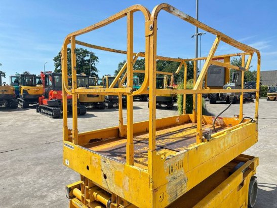 Scissor lift Haulotte Compact 8 Electric 2006 Haulotte Compact 8 2006 2 Scissor Lifts image 14