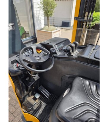 Reach truck Jungheinrich Electric 1600kg 5.9m 2 image 14