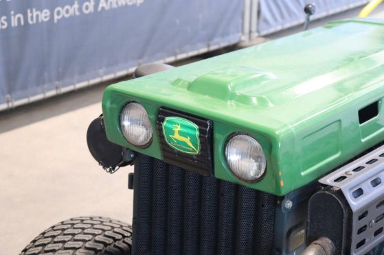 Compact John Deere B7000 Diesel Tractor with Extra Wheels John Deere B7000 2 image 15