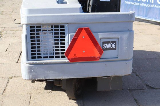 Nilfisk SR 1601 Electric Sweeper Nilfisk SR 1601 2 image 15