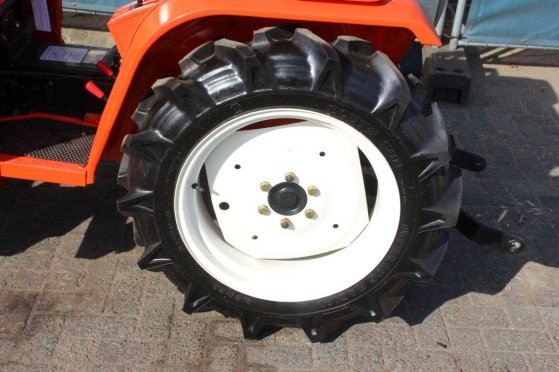Kubota B1702 Diesel Mini Tractor 17hp with Front Loader New B1702 1 image 15