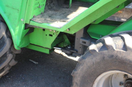 Avant M635 Diesel Articulated Loader 2010 with Attachment M635 2010 2 Wheel Loaders image 15