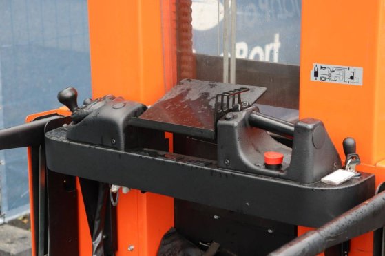 Order picker BT OME 100MW Electric 850kg 2.7m 2015 BT OME 100MW 2015 2 Order pickers image 15