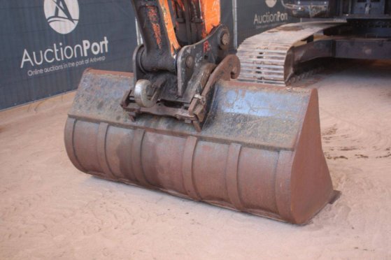Crawler excavator Hitachi ZX225USLC-5B Diesel 122kW 2014 ZX225USLC-5B 2014 2 Crawler Excavators image 15