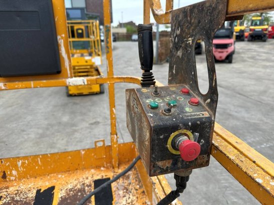 Scissor lift Haulotte Compact 10 Electric 2002 Haulotte Compact 10 2002 2 Scissor Lifts image 60