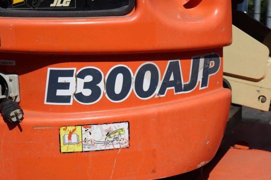 JLG E300AJP Electric Articulated Boom Lift 10.97m 2007 E300AJP 2007 2 image 60
