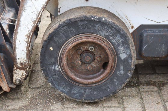 Skid steer loader Bobcat S70 Diesel 2014 S70 2014 2 Wheel Loaders image 15
