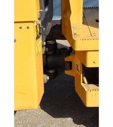 Tandem vibratory roller Caterpillar CB1.7 Diesel 18.4kW 2018 CB1.7 2018 2 image 15