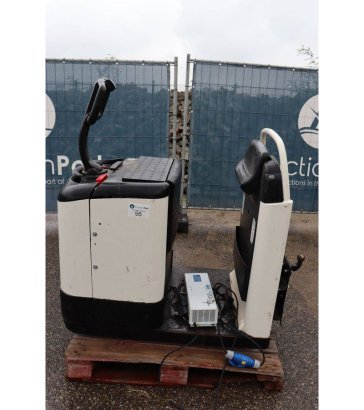 Crown GPC-TOW Electric Tractor 3000kg 1999 GPC-TOW 1999 2 image 15