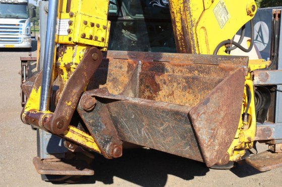 MF 860 Diesel backhoe loader MF 860 2004 2 image 15