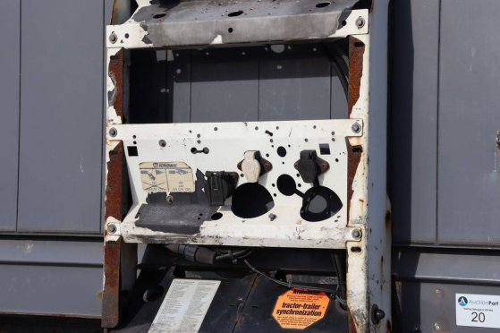 Closed Semi-Trailer Krone SD 39000kg 2012 SD 2012 2 Box semi-trailers image 30