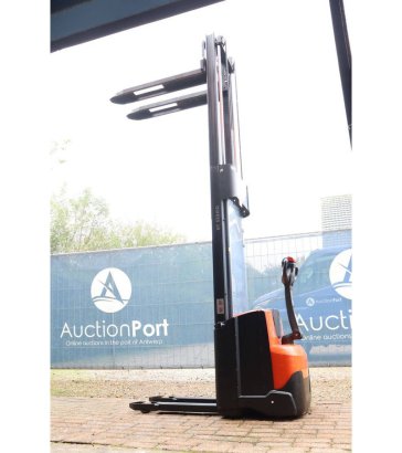 Toyota SWE140 Electric Stacker 1400kg 3.25m 2017 SWE140 2017 2 image 15