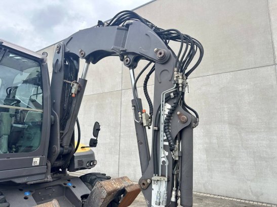 Tire crane Mecalac 12MTX Diesel 2016 Mecalac 12MTX 2016 2 Mobile Cranes image 15