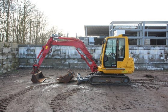 Crawler excavator Takeuchi TB235 Diesel 22kW 2014 TB235 2014 2 Crawler Excavators image 2