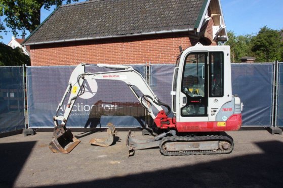 Mini excavator Takeuchi TB219 Diesel 12kW 2014 TB219 2014 2 image 2