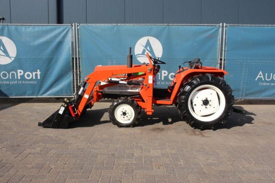 Kubota B1702 Diesel Mini Tractor 17hp with Front Loader New B1702 1 image 2
