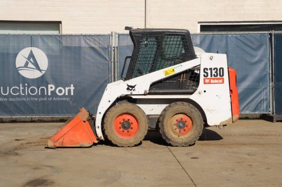 Skid steer loader Bobcat S130 Diesel 34.3kW 2005 S130 2005 2 Wheel Loaders image 2