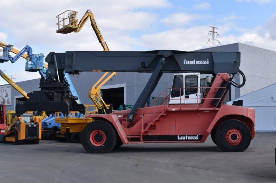 Reach stacker Fantuzzi Spreader 20/40 Diesel 45000kg Fantuzzi SRP452 2005 2 image 2