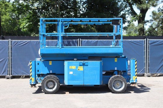 Scissor Lift Genie GS2669 RT Diesel 680kg 9.7m 2014 GS2669 RT 2014 2 Scissor Lifts image 2