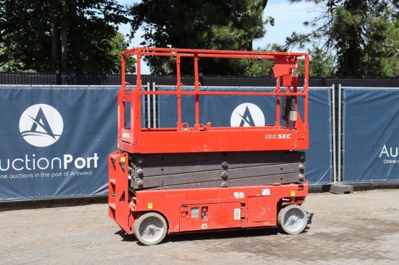 Manitou 100 SEC Electric Scissor Lift 227kg 9.9m 2015 100 SEC 2015 2 Scissor Lifts image 2