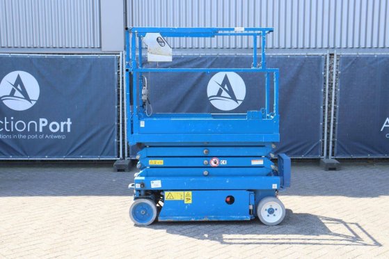 Skyjack SJIII-3219 Electric Scissor Lift 227kg 7.8m 2015 Skyjack SJIII-3219 2015 2 Scissor Lifts image 2
