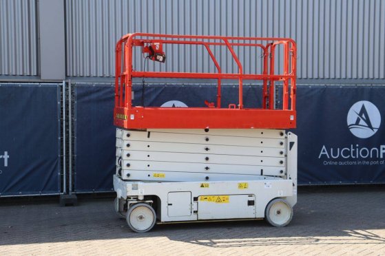 Genie GS4047 Electric Scissor Lift 350kg 13.94m 2019 GS4047 2019 2 Scissor Lifts image 2