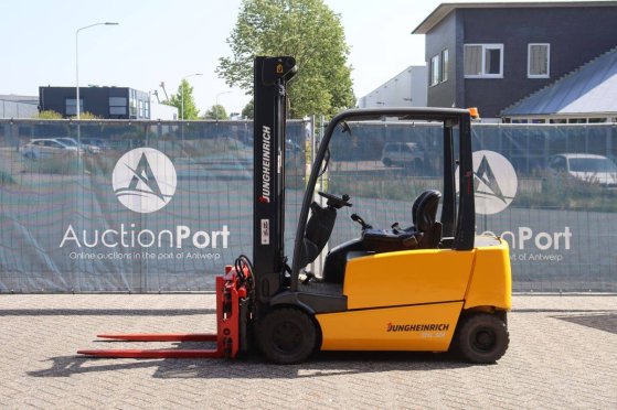 Forklift Jungheinrich EFG 320 Electric 1900kg 2.5m 2005 EFG 320 2005 2 Forklift image 2