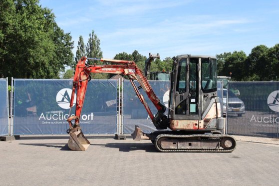 Crawler excavator Hitachi ZX30U-2 Diesel 22.3kW 2005 ZX30U-2 2005 2 Crawler Excavators image 2